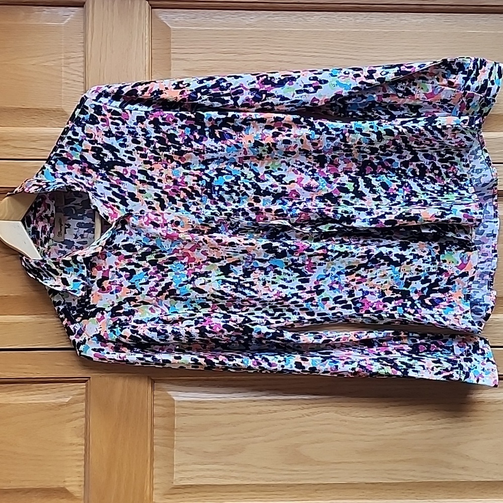 Wrangler size Small long sleeve shirt blouse snap button